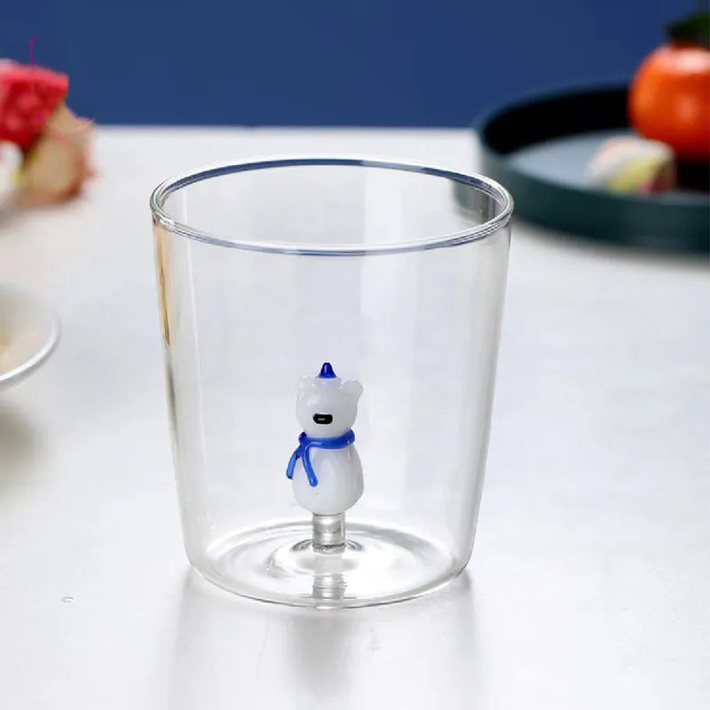 Verres transparents ornés de petits animaux en relief