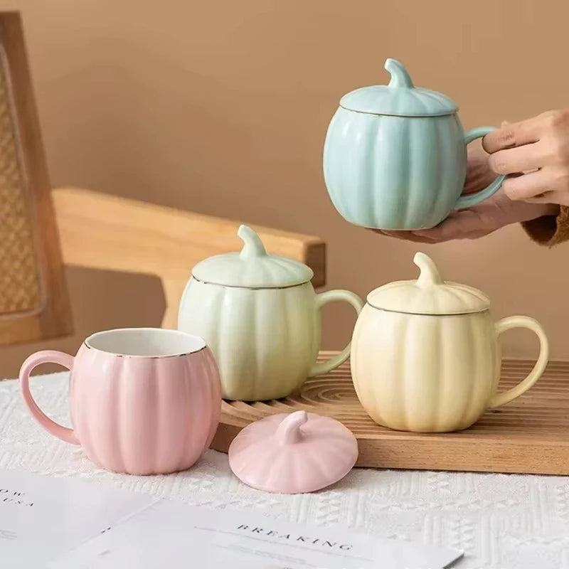 Tasse à café en porcelaine avec couvercle – Style classique