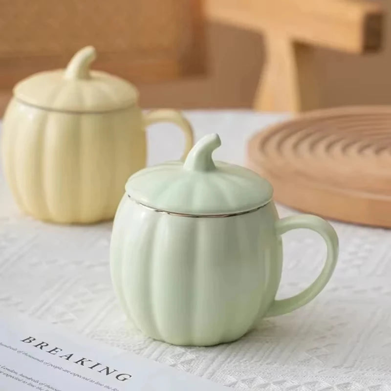 Tasse à café en porcelaine avec couvercle – Style classique