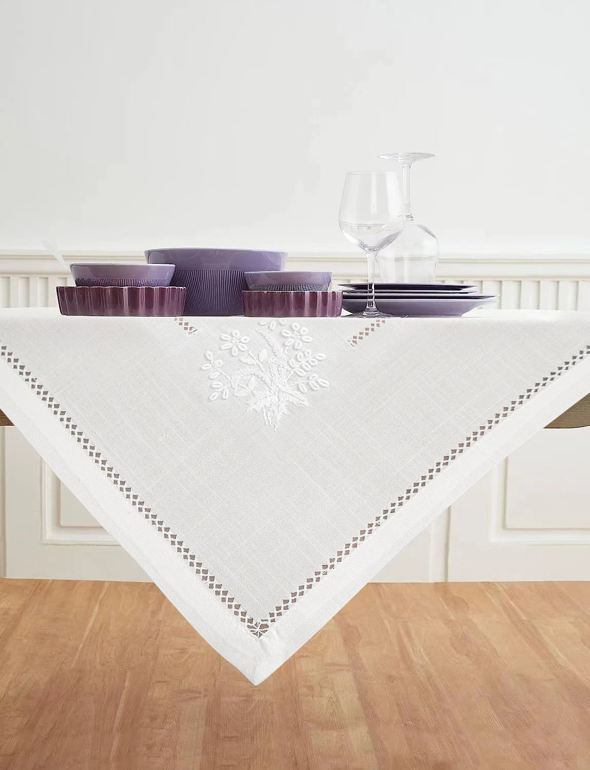 Héléna-Nappe brodée effet coton – Style vintage élégant