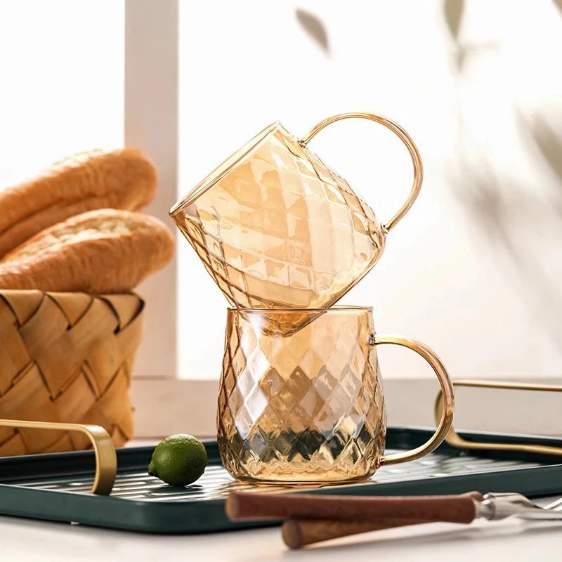 Camillia-Verres , tasse et carafes pour une table chic et conviviale