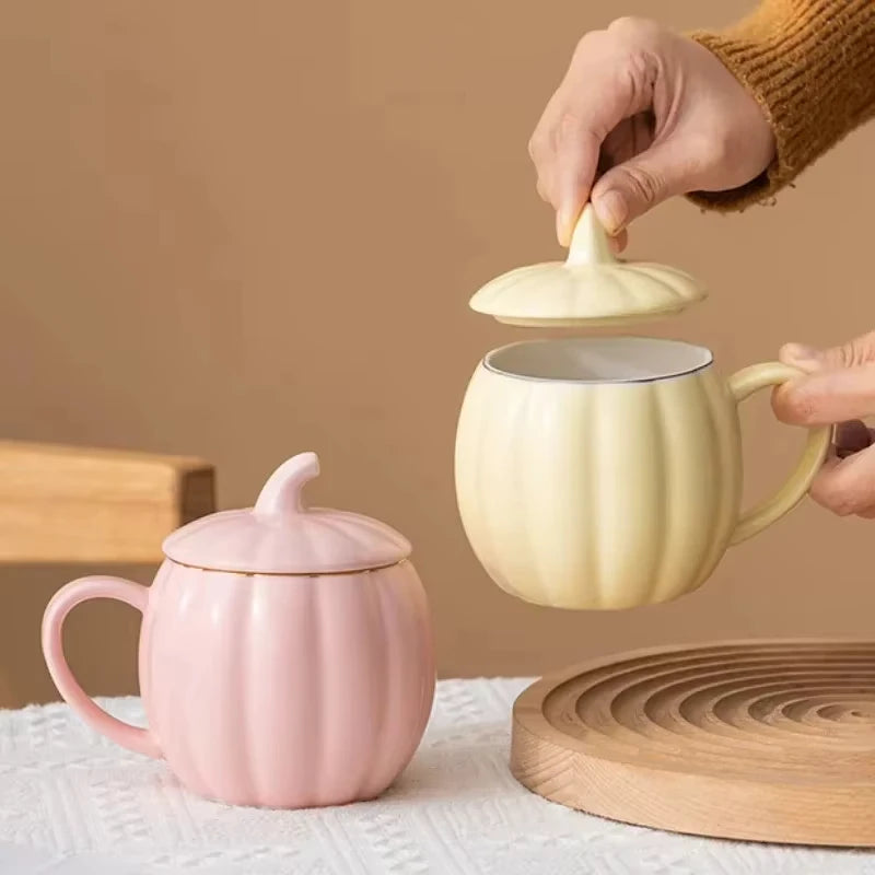 Tasse à café en porcelaine avec couvercle – Style classique