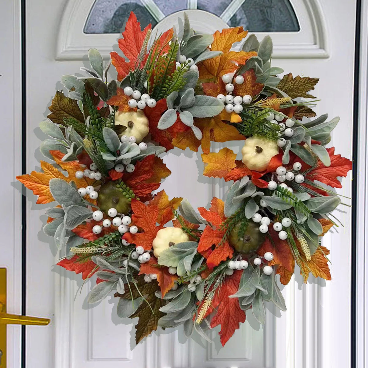 Couronne d’automne décorative – Feuilles d’érable, baies et citrouilles