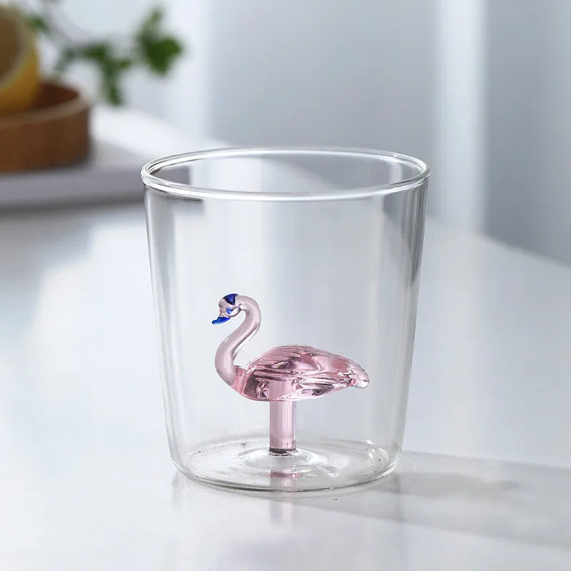 Verres transparents ornés de petits animaux en relief