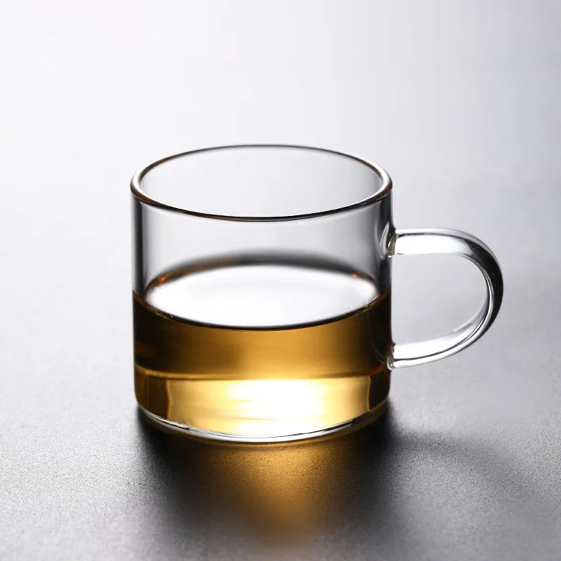 Verres transparents ornés de petits animaux en relief