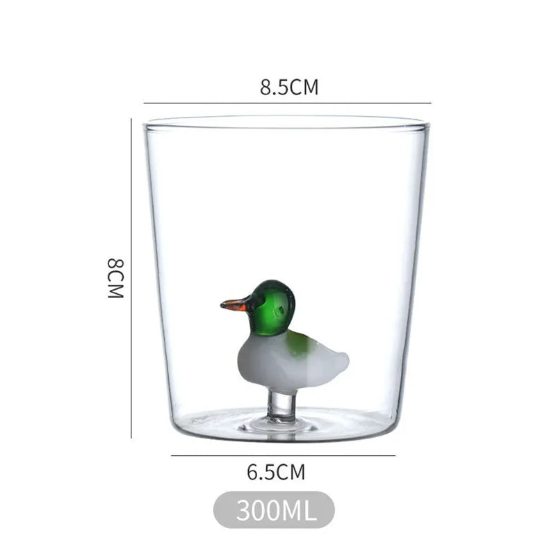 Verres transparents ornés de petits animaux en relief