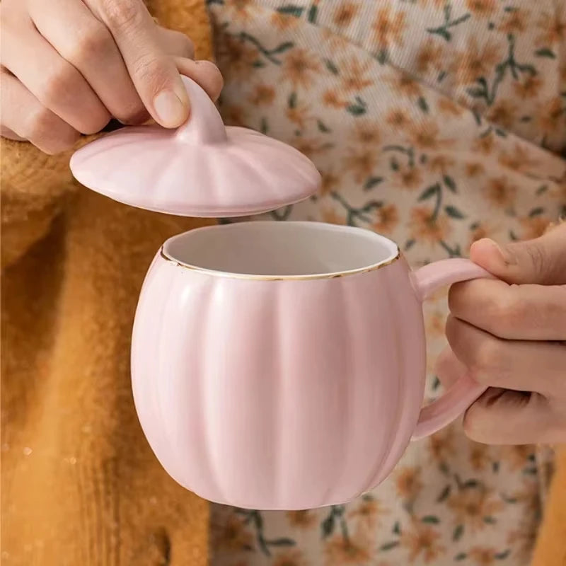 Tasse à café en porcelaine avec couvercle – Style classique